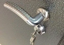 Что даёт дверям наличие порошкового напыления?